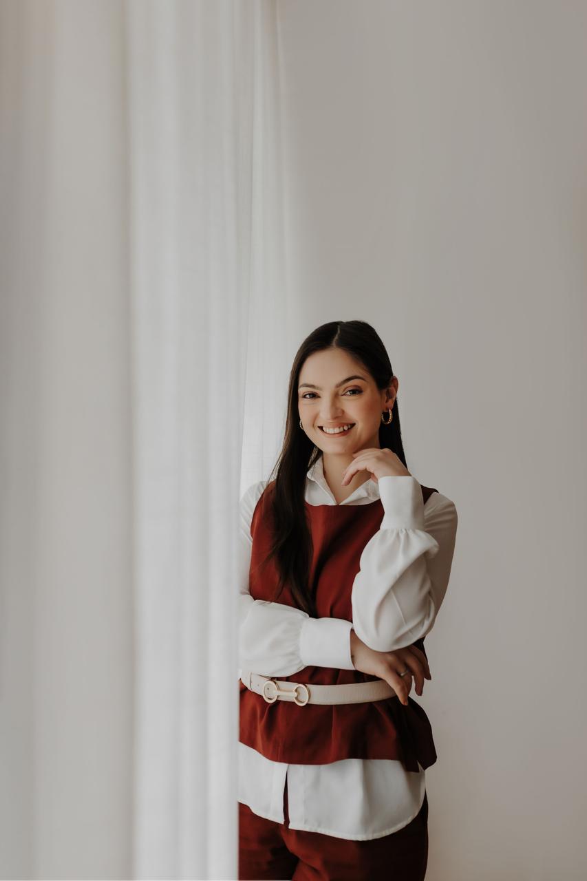 Retrato da Dra. Lauana Diverio, médica psiquiatra